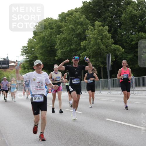 29.06.2025 - hella hamburg halbmarathon Jannik Wohlers http://msf.ph/oto/8234012 29.06.2025 10:28:28 Lombardsbrücke 1518, 1557, 1869, 3717, 4161, 4362, 4700, 4834, 4982, 5167, 5249, 5250, 6102, 7169, 10068, 12442, 14205, 15143, 15256, 15452, 15453, 16643 meine-sportfotos.de