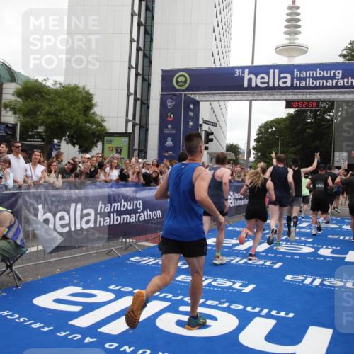 29.06.2025 - hella hamburg halbmarathon Michael Strokosch http://msf.ph/oto/8234014 29.06.2025 10:52:57 Ziel 1257, 1258, 1657, 2099, 2444, 2814, 2910, 4557, 4558, 4770, 5077, 5907, 8139, 8720, 8955, 9065, 9163, 10724, 10811, 11217, 11992, 14198, 14286 meine-sportfotos.de