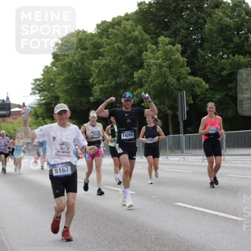 29.06.2025 - hella hamburg halbmarathon Jannik Wohlers http://msf.ph/oto/8234036 29.06.2025 10:28:28 Lombardsbrücke 1518, 1557, 1869, 3717, 4161, 4362, 4700, 4834, 4982, 5167, 5249, 5250, 6102, 7169, 10068, 12442, 14205, 15143, 15256, 15452, 15453, 16643 meine-sportfotos.de
