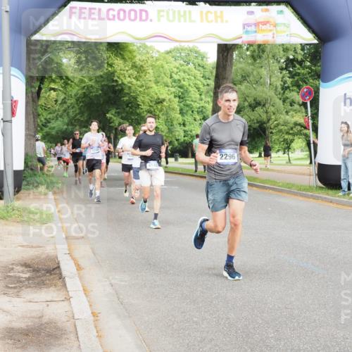 29.06.2025 - hella hamburg halbmarathon MichiJ http://msf.ph/oto/8234071 29.06.2025 10:26:51 Zwischen KM18-KM19 2296, 4148, 5091, 8002, 11423, 12900, 15382, 18584 meine-sportfotos.de