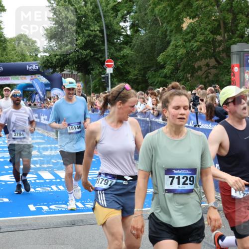 29.06.2025 - hella hamburg halbmarathon Zöllner http://msf.ph/oto/8234075 29.06.2025 10:54:37 Ziel 2474, 3794, 5259, 8798, 9012, 10040, 10368, 10376, 11797, 11799, 12607, 15146 meine-sportfotos.de