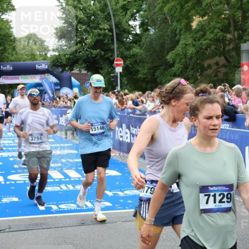29.06.2025 - hella hamburg halbmarathon Zöllner http://msf.ph/oto/8234091 29.06.2025 10:54:38 Ziel 2474, 3794, 5259, 8798, 9012, 10040, 10368, 10376, 12607, 15146 meine-sportfotos.de