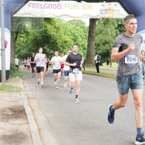 29.06.2025 - hella hamburg halbmarathon MichiJ http://msf.ph/oto/8234107 29.06.2025 10:26:51 Zwischen KM18-KM19 2296, 4148, 5091, 8002, 11423, 12900, 15382, 18584 meine-sportfotos.de