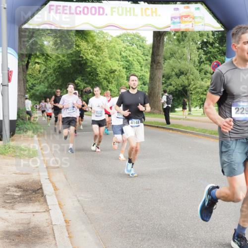 29.06.2025 - hella hamburg halbmarathon MichiJ http://msf.ph/oto/8234123 29.06.2025 10:26:52 Zwischen KM18-KM19 2262, 2296, 4148, 5248, 8002, 11423, 12900, 14274, 17722 meine-sportfotos.de