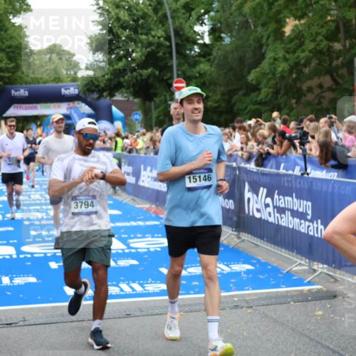 29.06.2025 - hella hamburg halbmarathon Zöllner http://msf.ph/oto/8234127 29.06.2025 10:54:38 Ziel 2474, 3794, 5259, 8798, 9012, 10040, 10368, 10376, 12607, 15146 meine-sportfotos.de