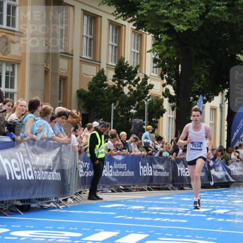 29.06.2025 - hella hamburg halbmarathon Strokosch-Dieckow http://msf.ph/oto/8234131 29.06.2025 10:34:29 Ziel 1644, 5550, 6305, 7534, 9686, 11230, 11661, 13618, 16148, 16417, 18099 meine-sportfotos.de