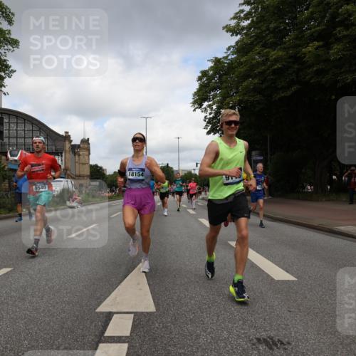29.06.2025 - hella hamburg halbmarathon Yannick Fuchs http://msf.ph/oto/8234150 29.06.2025 10:34:23 20KM 1358, 1975, 2044, 2563, 2573, 2972, 3547, 3626, 4381, 4398, 4565, 4766, 4888, 5752, 6149, 8319, 8346, 8574, 8933, 9116, 9540, 11284, 11714, 11806, 12046, 12091, 12335, 12372, 13190, 14077, 14272, 14699, 15336, 15421, 15435, 15744, 15828, 17425, 17668, 17792, 17916, 17973, 18013, 18154, 18803 meine-sportfotos.de