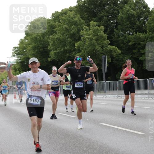 29.06.2025 - hella hamburg halbmarathon Jannik Wohlers http://msf.ph/oto/8234164 29.06.2025 10:28:28 Lombardsbrücke 1518, 1557, 1869, 3717, 4161, 4362, 4700, 4834, 4982, 5167, 5249, 5250, 6102, 7169, 10068, 12442, 14205, 15143, 15256, 15452, 15453, 16643 meine-sportfotos.de
