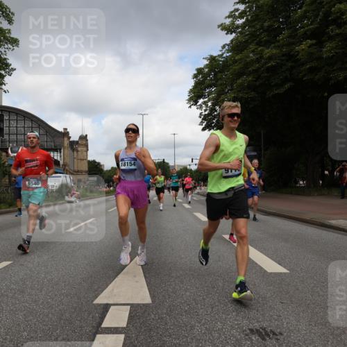 29.06.2025 - hella hamburg halbmarathon Yannick Fuchs http://msf.ph/oto/8234185 29.06.2025 10:34:23 20KM 1358, 1975, 2044, 2563, 2573, 2972, 3547, 3626, 4381, 4398, 4565, 4766, 4888, 5752, 6149, 8319, 8346, 8574, 8933, 9116, 9540, 11284, 11714, 11806, 12046, 12091, 12335, 12372, 13190, 14077, 14272, 14699, 15336, 15421, 15435, 15744, 15828, 17425, 17668, 17792, 17916, 17973, 18013, 18154, 18803 meine-sportfotos.de