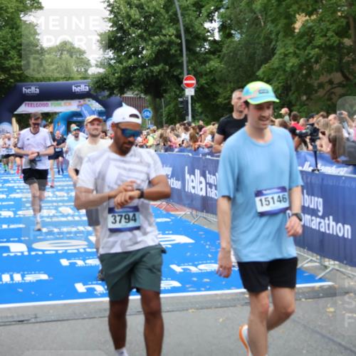 29.06.2025 - hella hamburg halbmarathon Zöllner http://msf.ph/oto/8234209 29.06.2025 10:54:39 Ziel 1125, 2474, 5259, 8798, 9012, 10040, 10368, 10376, 12489, 12607, 17765 meine-sportfotos.de