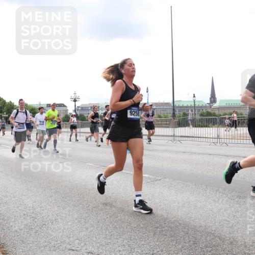 29.06.2025 - hella hamburg halbmarathon Lena Gebhardt http://msf.ph/oto/8234211 29.06.2025 10:33:38 Lombardsbrücke 1189, 1275, 1764, 1896, 1995, 2038, 2054, 2085, 2342, 2776, 2838, 3170, 3264, 3340, 3341, 3345, 3560, 3812, 4164, 4361, 4433, 4445, 4449, 4479, 4696, 4942, 5075, 5096, 5141, 5180, 5557, 5566, 5569, 5691, 5821, 5822, 5887, 6109, 6515, 6516, 6773, 6854, 6956, 6999, 7027, 7565, 7653, 7705, 8021, 8157, 8202, 8282, 8375, 8377, 8383, 8401, 8595, 8891, 9094, 9234, 9258, 9289, 9438, 9591, 9592, 9750, 9780, 9799, 9875, 9995, 10007, 10071, 10561, 11229, 11713, 11811, 11826 meine-sportfotos.de