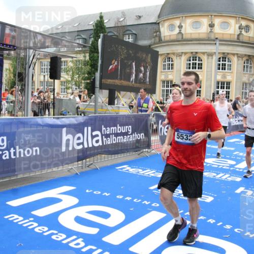 29.06.2025 - hella hamburg halbmarathon Michael Strokosch http://msf.ph/oto/8234232 29.06.2025 10:47:34 Ziel 51, 1012, 1070, 1592, 1696, 2284, 2839, 2869, 2953, 3304, 5532, 5650, 5889, 6009, 8023, 8234, 8852, 8927, 9305, 11021, 12870, 13223, 13303, 15350, 15479, 15923, 17846, 17905, 18104, 18758, 19181 meine-sportfotos.de