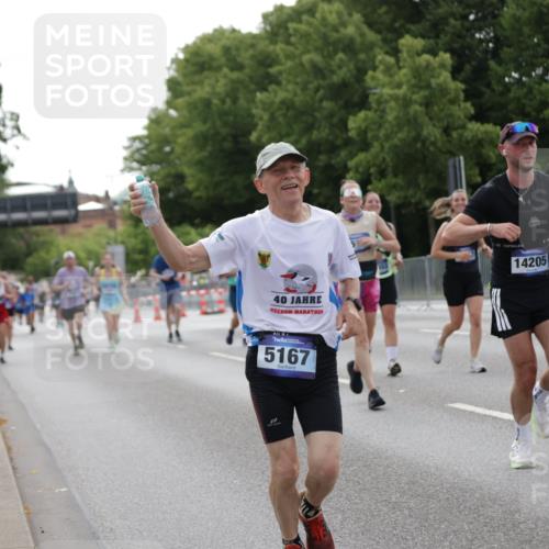 29.06.2025 - hella hamburg halbmarathon Jannik Wohlers http://msf.ph/oto/8234233 29.06.2025 10:28:29 Lombardsbrücke 1518, 1557, 1869, 3717, 4161, 4362, 4700, 4834, 4982, 5167, 5249, 5250, 7169, 10068, 12442, 14205, 15143, 15256, 15452, 15453, 16643 meine-sportfotos.de