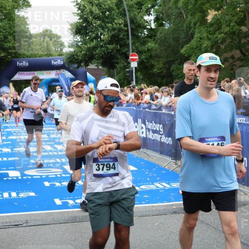 29.06.2025 - hella hamburg halbmarathon Zöllner http://msf.ph/oto/8234245 29.06.2025 10:54:39 Ziel 1125, 2474, 5259, 8798, 9012, 10040, 10368, 10376, 12489, 12607, 17765 meine-sportfotos.de