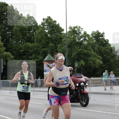 29.06.2025 - hella hamburg halbmarathon Jannik Wohlers http://msf.ph/oto/8234309 29.06.2025 10:28:31 Lombardsbrücke 1518, 1557, 1869, 3717, 4161, 4362, 4834, 4982, 5167, 5249, 5250, 7169, 10068, 12099, 12442, 14205, 15143, 15256, 15452, 15453, 16643 meine-sportfotos.de
