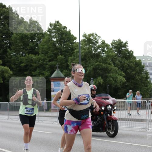 29.06.2025 - hella hamburg halbmarathon Jannik Wohlers http://msf.ph/oto/8234326 29.06.2025 10:28:31 Lombardsbrücke 1518, 1557, 1869, 3717, 4161, 4362, 4834, 4982, 5167, 5249, 5250, 7169, 10068, 12099, 12442, 14205, 15143, 15256, 15452, 15453, 16643 meine-sportfotos.de