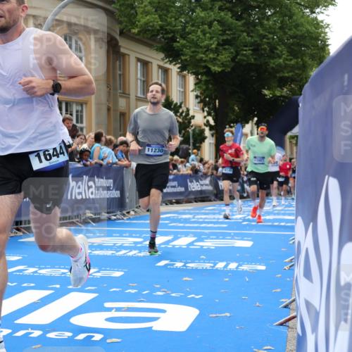 29.06.2025 - hella hamburg halbmarathon Strokosch-Dieckow http://msf.ph/oto/8234335 29.06.2025 10:34:34 Ziel 1644, 5152, 5554, 6169, 6305, 6878, 7534, 8395, 11230, 11661, 13618, 14289, 14603, 15887, 16148, 17014, 18026 meine-sportfotos.de
