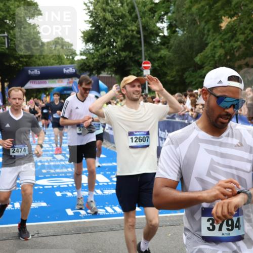 29.06.2025 - hella hamburg halbmarathon Zöllner http://msf.ph/oto/8234336 29.06.2025 10:54:41 Ziel 1125, 1496, 2474, 3310, 5259, 7478, 9012, 10040, 10368, 10376, 12489, 15389, 15584, 17765, 19000 meine-sportfotos.de