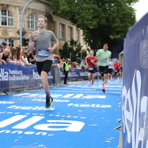 29.06.2025 - hella hamburg halbmarathon Strokosch-Dieckow http://msf.ph/oto/8234353 29.06.2025 10:34:35 Ziel 1644, 5152, 5554, 6169, 6878, 7534, 8395, 11230, 11661, 13618, 14289, 14603, 15887, 16148, 17014, 18026 meine-sportfotos.de