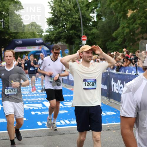29.06.2025 - hella hamburg halbmarathon Zöllner http://msf.ph/oto/8234380 29.06.2025 10:54:41 Ziel 1125, 1496, 2474, 3310, 5259, 7478, 9012, 10040, 10368, 10376, 12489, 15389, 15584, 17765, 19000 meine-sportfotos.de