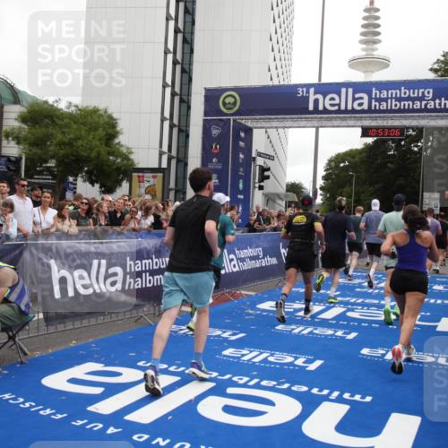 29.06.2025 - hella hamburg halbmarathon Michael Strokosch http://msf.ph/oto/8234387 29.06.2025 10:53:05 Ziel 3059, 3258, 3334, 4121, 4770, 5907, 7509, 7864, 8587, 9093, 9537, 12155, 12367, 12519, 12910, 14791, 15430, 18590, 18720 meine-sportfotos.de