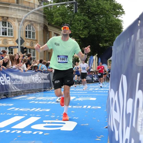 29.06.2025 - hella hamburg halbmarathon Strokosch-Dieckow http://msf.ph/oto/8234402 29.06.2025 10:34:36 Ziel 1644, 5152, 5554, 6169, 6878, 7534, 8395, 11230, 11661, 12369, 14289, 14549, 14603, 15887, 16148, 17014, 18026 meine-sportfotos.de