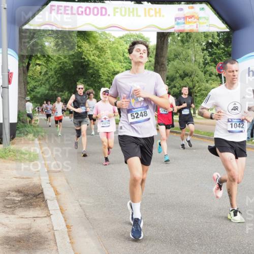 29.06.2025 - hella hamburg halbmarathon MichiJ http://msf.ph/oto/8234409 29.06.2025 10:26:54 Zwischen KM18-KM19 1042, 2262, 2296, 4148, 5248, 7229, 8002, 11423, 11952, 14274, 15888, 17722 meine-sportfotos.de