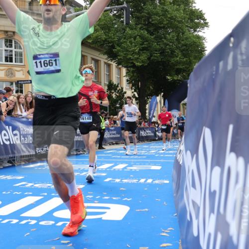 29.06.2025 - hella hamburg halbmarathon Strokosch-Dieckow http://msf.ph/oto/8234423 29.06.2025 10:34:37 Ziel 1644, 5048, 5152, 5554, 6169, 6878, 7534, 8395, 11230, 11661, 12369, 14289, 14549, 14603, 15887, 16148, 17014, 18026 meine-sportfotos.de