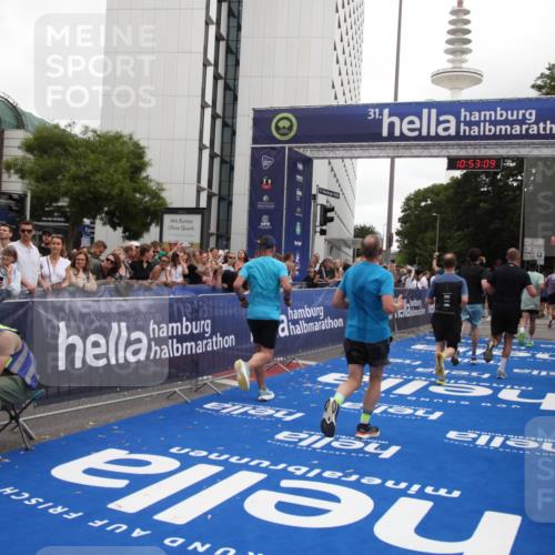 29.06.2025 - hella hamburg halbmarathon Michael Strokosch http://msf.ph/oto/8234454 29.06.2025 10:53:07 Ziel 2208, 3059, 3258, 3334, 4121, 7509, 7864, 8587, 9093, 9537, 12155, 12367, 12519, 12910, 14323, 14791, 15430, 18590, 18720, 19208 meine-sportfotos.de