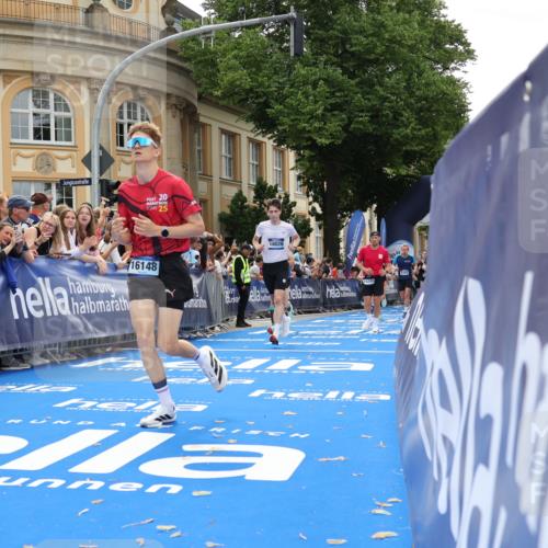 29.06.2025 - hella hamburg halbmarathon Strokosch-Dieckow http://msf.ph/oto/8234458 29.06.2025 10:34:37 Ziel 1644, 5048, 5152, 5554, 6169, 6878, 7534, 8395, 11230, 11661, 12369, 14289, 14549, 14603, 15887, 16148, 17014, 18026 meine-sportfotos.de