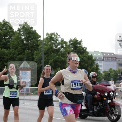 29.06.2025 - hella hamburg halbmarathon Jannik Wohlers http://msf.ph/oto/8234460 29.06.2025 10:28:32 Lombardsbrücke 1518, 1557, 1869, 3717, 4161, 4362, 4834, 4982, 5167, 5249, 5250, 7169, 10068, 12099, 12442, 14205, 15143, 15452, 15453 meine-sportfotos.de