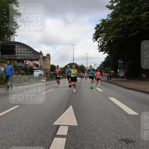 29.06.2025 - hella hamburg halbmarathon Yannick Fuchs http://msf.ph/oto/8234477 29.06.2025 10:34:25 20KM 1358, 1975, 2044, 2573, 2972, 3547, 3626, 4381, 4398, 4565, 4766, 4888, 5752, 6149, 8319, 8346, 8574, 8933, 9116, 9540, 11284, 11714, 11806, 12046, 12091, 12372, 13190, 14077, 14272, 14699, 15421, 15435, 15828, 17425, 17668, 17792, 17916, 17973, 18013, 18154, 18803 meine-sportfotos.de