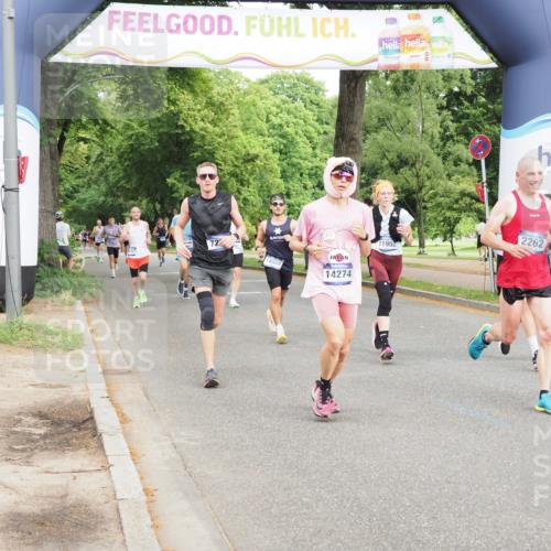 29.06.2025 - hella hamburg halbmarathon MichiJ http://msf.ph/oto/8234527 29.06.2025 10:26:55 Zwischen KM18-KM19 1042, 2262, 2296, 4148, 5248, 7229, 8002, 11952, 14274, 15888, 17722 meine-sportfotos.de