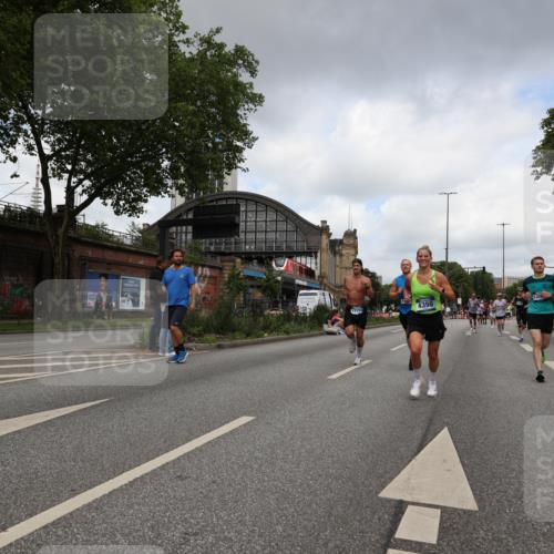 29.06.2025 - hella hamburg halbmarathon Yannick Fuchs http://msf.ph/oto/8234548 29.06.2025 10:34:25 20KM 1358, 1975, 2044, 2573, 2972, 3547, 3626, 4381, 4398, 4565, 4766, 4888, 5752, 6149, 8319, 8346, 8574, 8933, 9116, 9540, 11284, 11714, 11806, 12046, 12091, 12372, 13190, 14077, 14272, 14699, 15421, 15435, 15828, 17425, 17668, 17792, 17916, 17973, 18013, 18154, 18803 meine-sportfotos.de