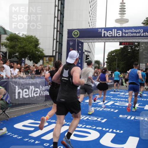 29.06.2025 - hella hamburg halbmarathon Michael Strokosch http://msf.ph/oto/8234554 29.06.2025 10:53:10 Ziel 2111, 2208, 3059, 3258, 3334, 4121, 7864, 8587, 9093, 9537, 12155, 12910, 14323, 19208 meine-sportfotos.de