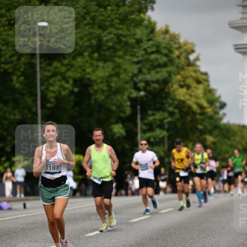 29.06.2025 - hella hamburg halbmarathon Dr. Thomas Lammeyer http://msf.ph/oto/8234597 29.06.2025 10:13:37 Kennedybrücke 3921, 5511, 7081, 7187, 7333, 7636, 9306, 9366, 9434, 9674, 9781, 10036, 10819, 10943, 11067 meine-sportfotos.de