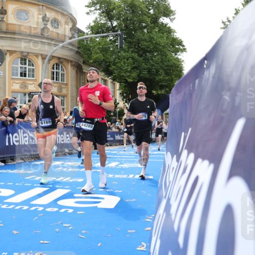 29.06.2025 - hella hamburg halbmarathon Strokosch-Dieckow http://msf.ph/oto/8234599 29.06.2025 10:34:41 Ziel 1217, 1562, 2879, 5048, 5152, 5554, 6169, 6878, 8395, 12369, 14289, 14388, 14549, 14603, 14629, 15887, 15991, 16148, 17014, 18026, 18237 meine-sportfotos.de