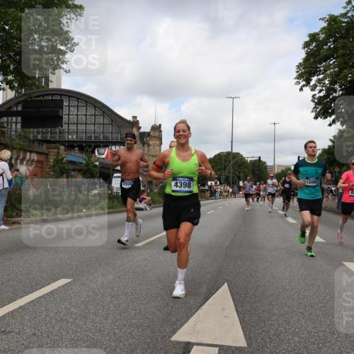 29.06.2025 - hella hamburg halbmarathon Yannick Fuchs http://msf.ph/oto/8234630 29.06.2025 10:34:26 20KM 1358, 1975, 2044, 2573, 2972, 3547, 3626, 4381, 4398, 4766, 4888, 5752, 6149, 7495, 7622, 8319, 8346, 8574, 8933, 9116, 9540, 11284, 11714, 11806, 12046, 12091, 12372, 13190, 14077, 14699, 15421, 15435, 15828, 17425, 17792, 17916, 17973, 18013, 18154, 18803 meine-sportfotos.de