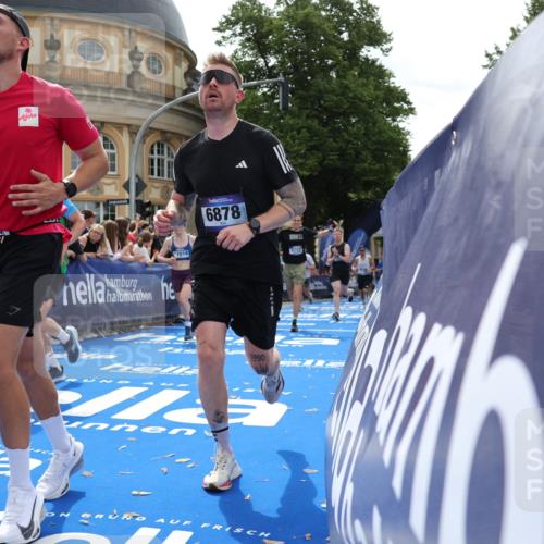 29.06.2025 - hella hamburg halbmarathon Strokosch-Dieckow http://msf.ph/oto/8234647 29.06.2025 10:34:42 Ziel 1217, 1562, 2879, 5048, 5152, 5554, 6169, 6878, 8395, 12369, 14289, 14388, 14549, 14603, 14629, 15887, 15991, 16148, 17014, 18026, 18237 meine-sportfotos.de
