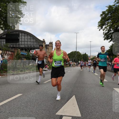 29.06.2025 - hella hamburg halbmarathon Yannick Fuchs http://msf.ph/oto/8234649 29.06.2025 10:34:26 20KM 1358, 1975, 2044, 2573, 2972, 3547, 3626, 4381, 4398, 4766, 4888, 5752, 6149, 7495, 7622, 8319, 8346, 8574, 8933, 9116, 9540, 11284, 11714, 11806, 12046, 12091, 12372, 13190, 14077, 14699, 15421, 15435, 15828, 17425, 17792, 17916, 17973, 18013, 18154, 18803 meine-sportfotos.de