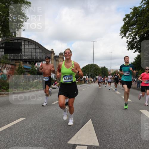29.06.2025 - hella hamburg halbmarathon Yannick Fuchs http://msf.ph/oto/8234664 29.06.2025 10:34:26 20KM 1358, 1975, 2044, 2573, 2972, 3547, 3626, 4381, 4398, 4766, 4888, 5752, 6149, 7495, 7622, 8319, 8346, 8574, 8933, 9116, 9540, 11284, 11714, 11806, 12046, 12091, 12372, 13190, 14077, 14699, 15421, 15435, 15828, 17425, 17792, 17916, 17973, 18013, 18154, 18803 meine-sportfotos.de