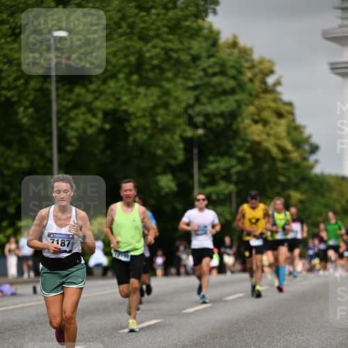 29.06.2025 - hella hamburg halbmarathon Dr. Thomas Lammeyer http://msf.ph/oto/8234666 29.06.2025 10:13:38 Kennedybrücke 1838, 3921, 5511, 7187, 7333, 7636, 9306, 9366, 9434, 9674, 9781, 10036, 10819, 10943, 11067 meine-sportfotos.de