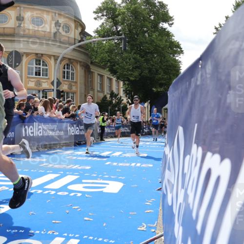 29.06.2025 - hella hamburg halbmarathon Strokosch-Dieckow http://msf.ph/oto/8234670 29.06.2025 10:34:45 Ziel 1217, 1562, 2879, 5048, 5152, 5554, 6169, 6878, 7466, 8395, 12204, 12369, 14289, 14388, 14549, 14603, 14629, 14952, 15991, 17014, 18237, 18419, 18837 meine-sportfotos.de