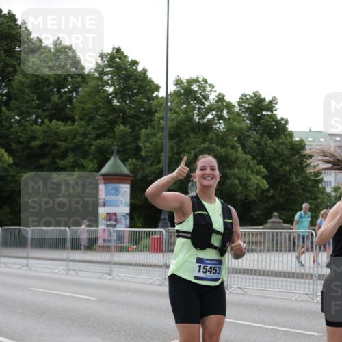29.06.2025 - hella hamburg halbmarathon Jannik Wohlers http://msf.ph/oto/8234677 29.06.2025 10:28:32 Lombardsbrücke 1518, 1557, 1869, 3717, 4161, 4362, 4834, 4982, 5167, 5249, 5250, 7169, 10068, 12099, 12442, 14205, 15143, 15452, 15453 meine-sportfotos.de