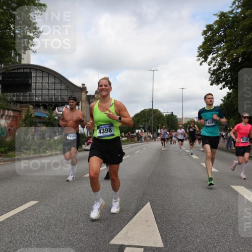 29.06.2025 - hella hamburg halbmarathon Yannick Fuchs http://msf.ph/oto/8234678 29.06.2025 10:34:26 20KM 1358, 1975, 2044, 2573, 2972, 3547, 3626, 4381, 4398, 4766, 4888, 5752, 6149, 7495, 7622, 8319, 8346, 8574, 8933, 9116, 9540, 11284, 11714, 11806, 12046, 12091, 12372, 13190, 14077, 14699, 15421, 15435, 15828, 17425, 17792, 17916, 17973, 18013, 18154, 18803 meine-sportfotos.de