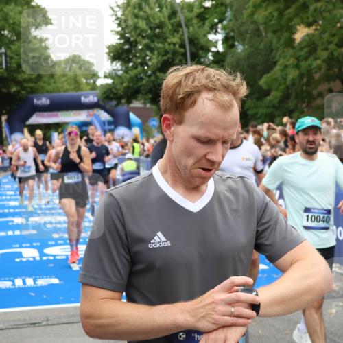 29.06.2025 - hella hamburg halbmarathon Zöllner http://msf.ph/oto/8234680 29.06.2025 10:54:44 Ziel 1125, 1496, 2561, 3310, 6587, 7478, 8449, 9012, 9227, 10040, 10368, 10376, 12489, 13147, 14239, 15389, 15408, 15584, 17231, 17765, 19000 meine-sportfotos.de