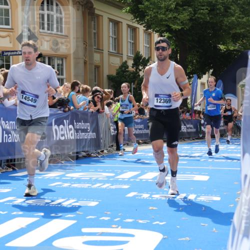 29.06.2025 - hella hamburg halbmarathon Strokosch-Dieckow http://msf.ph/oto/8234695 29.06.2025 10:34:45 Ziel 1217, 1562, 2879, 5048, 5152, 5554, 6169, 6878, 7466, 8395, 12204, 12369, 14289, 14388, 14549, 14603, 14629, 14952, 15991, 17014, 18237, 18419, 18837 meine-sportfotos.de