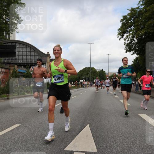 29.06.2025 - hella hamburg halbmarathon Yannick Fuchs http://msf.ph/oto/8234699 29.06.2025 10:34:26 20KM 1358, 1975, 2044, 2573, 2972, 3547, 3626, 4381, 4398, 4766, 4888, 5752, 6149, 7495, 7622, 8319, 8346, 8574, 8933, 9116, 9540, 11284, 11714, 11806, 12046, 12091, 12372, 13190, 14077, 14699, 15421, 15435, 15828, 17425, 17792, 17916, 17973, 18013, 18154, 18803 meine-sportfotos.de