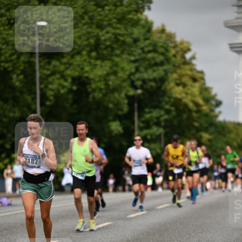 29.06.2025 - hella hamburg halbmarathon Dr. Thomas Lammeyer http://msf.ph/oto/8234702 29.06.2025 10:13:38 Kennedybrücke 1838, 3921, 5511, 7187, 7333, 7636, 9306, 9366, 9434, 9674, 9781, 10036, 10819, 10943, 11067 meine-sportfotos.de