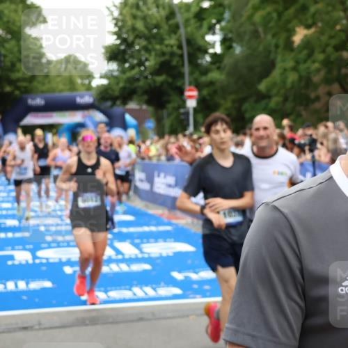 29.06.2025 - hella hamburg halbmarathon Zöllner http://msf.ph/oto/8234722 29.06.2025 10:54:45 Ziel 1125, 1496, 2561, 3310, 6587, 7478, 8449, 9012, 9227, 12186, 12489, 13147, 14239, 15389, 15408, 15584, 17231, 17765, 19000 meine-sportfotos.de